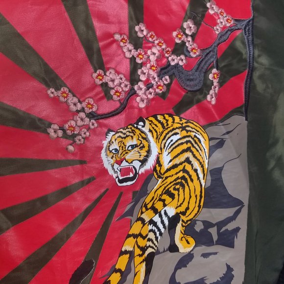 Men's Green Bomber Jacket with Tiger Graphic - Picture 7 of 11